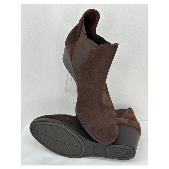 Crocs NWOT Leigh Wedge Heel Espresso Brown Suede Chelsea Ankle Fall Boots 10 - Picture 1 of 10